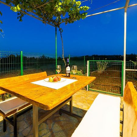 Guest House Pelja Plano Bagian luar foto