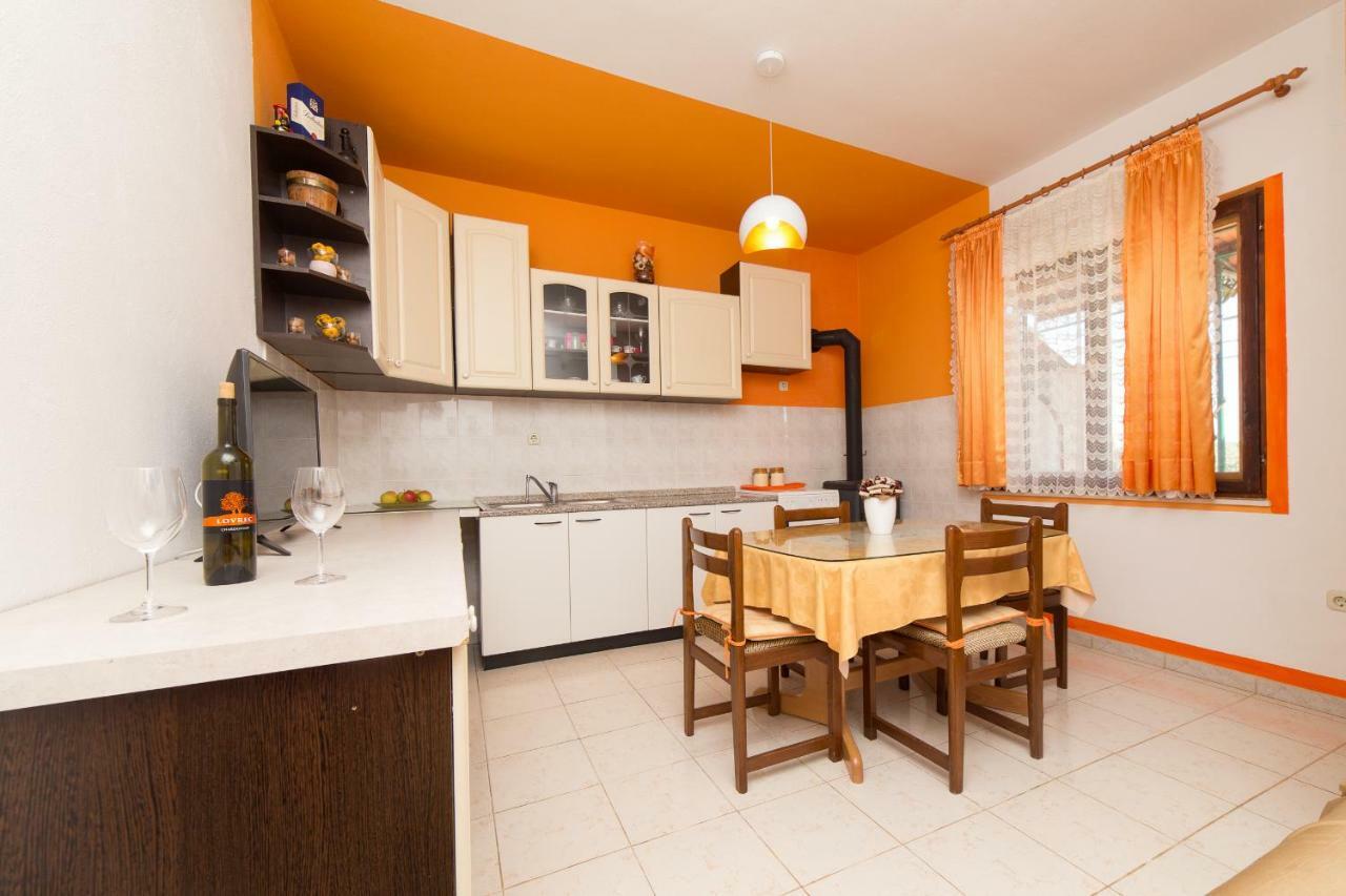 Guest House Pelja Plano Bagian luar foto