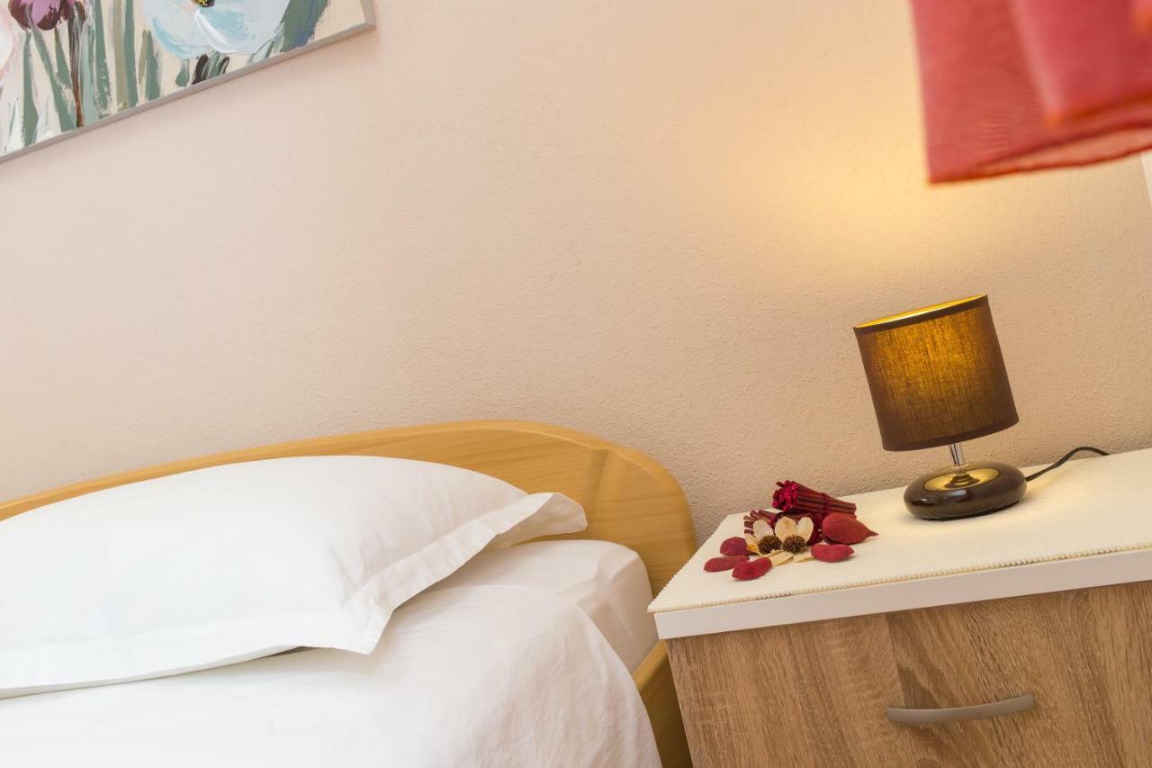 Guest House Pelja Plano Bagian luar foto