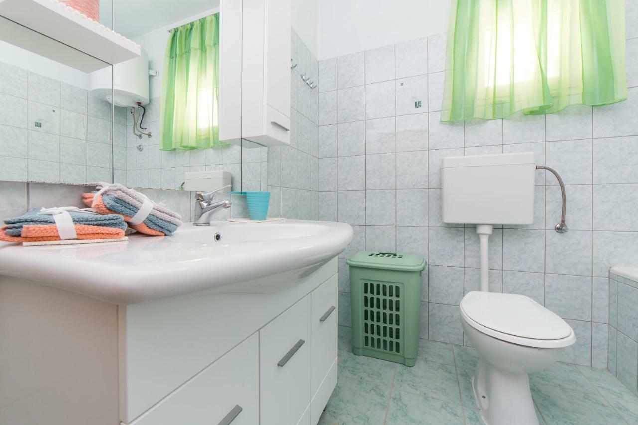 Guest House Pelja Plano Bagian luar foto