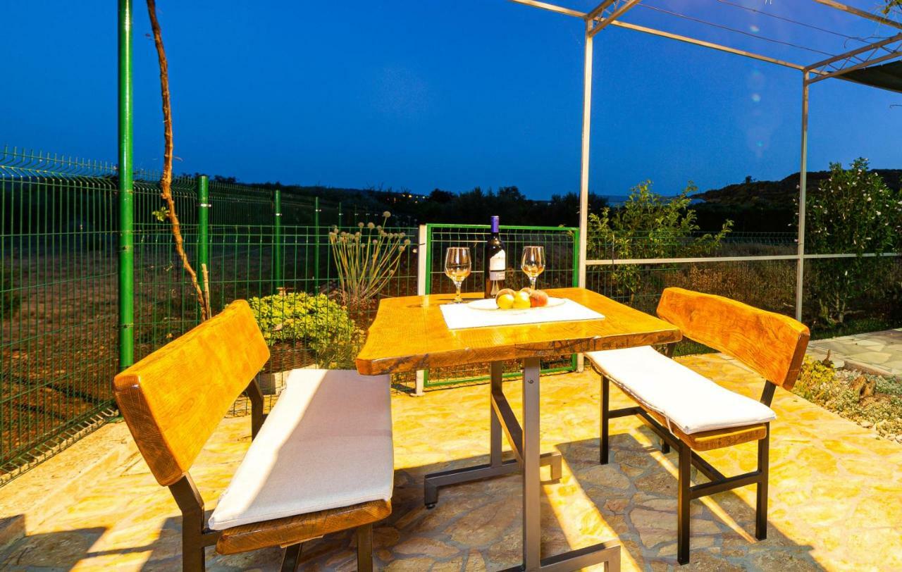 Guest House Pelja Plano Bagian luar foto