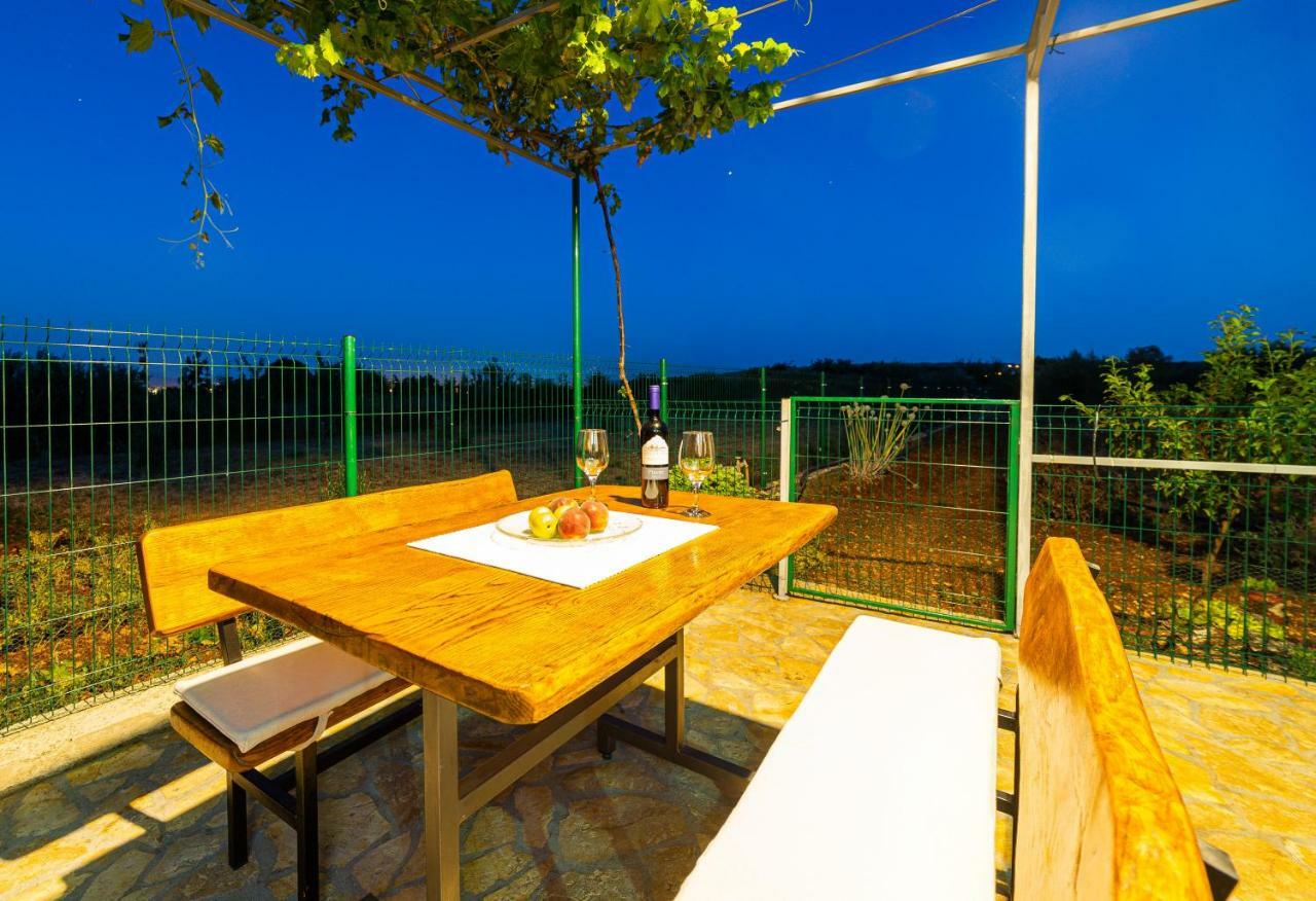 Guest House Pelja Plano Bagian luar foto